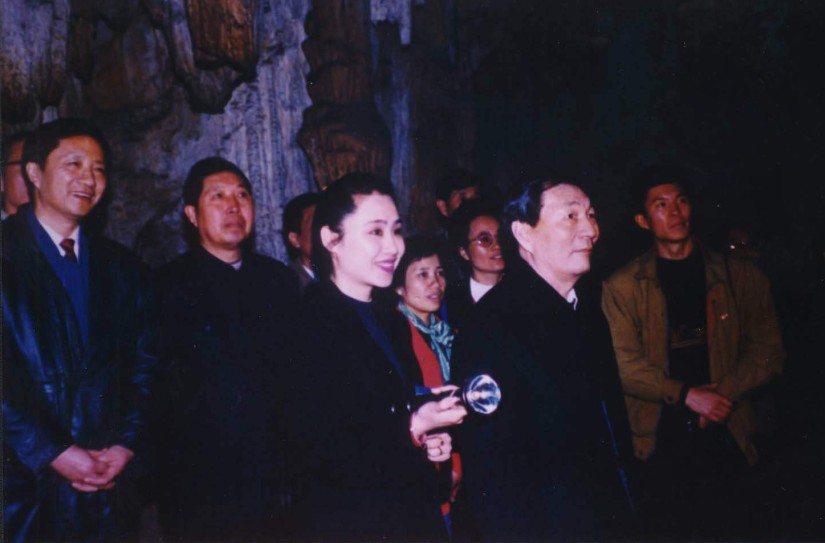 1993年前国务院总理朱镕基游览芦笛岩