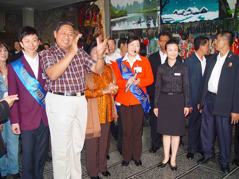 2006年 印尼总统苏西洛在芦笛岩